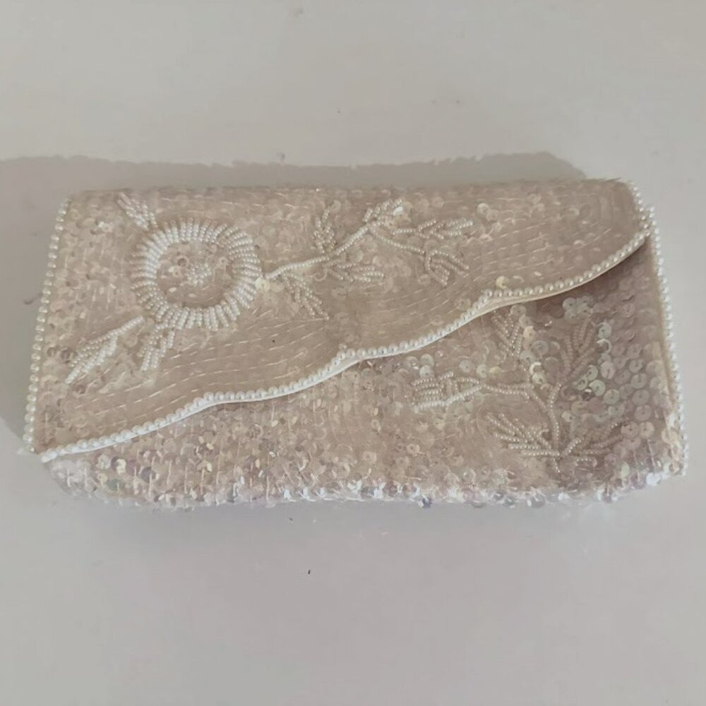 Beaded clutch purse